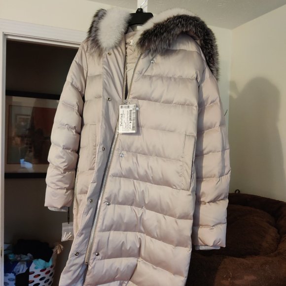 Fox trimmed winter jacket - Picture 2 of 5